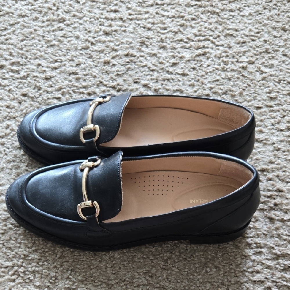 Elegant Black Loafers with Gold Accents - Picture 2 of 4